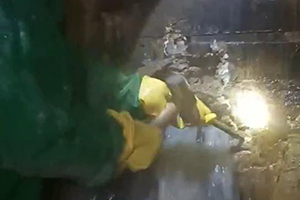 山东消防水池堵漏施工视频